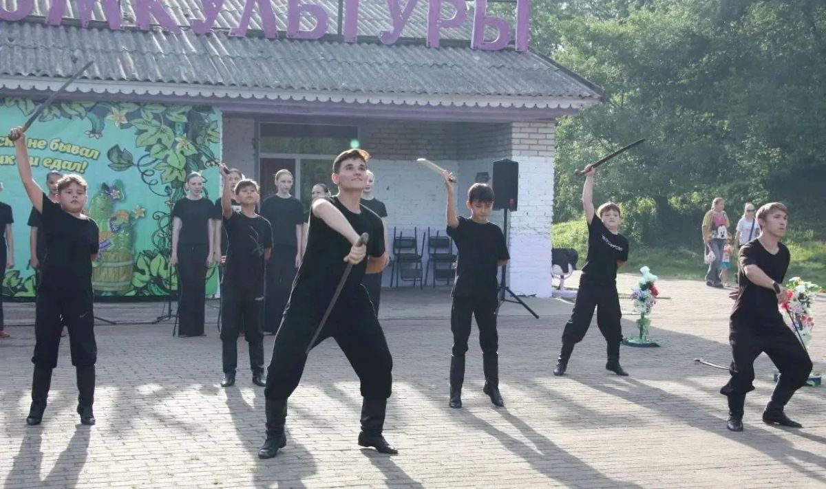 Праздник малосольного огурчика прошел в Екатерино-Никольском в ЕАО Праздник малосольного огурчика прошел в Екатерино-Никольском в ЕАО