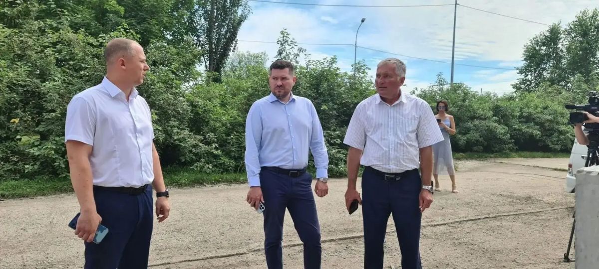 На автодороге по ул. Советской решают вопрос с отводом воды На автодороге по ул. Советской решают вопрос с отводом воды