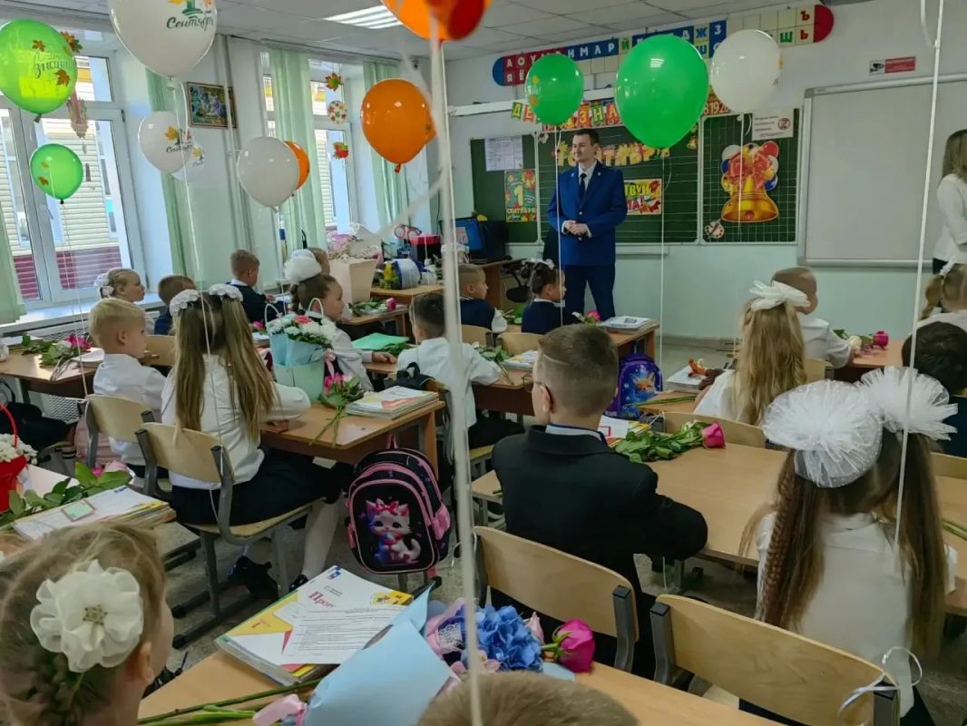 Сегодня транспортные прокуроры приняли участие в торжественных мероприятиях, посвященных Дню знаний Сегодня транспортные прокуроры приняли участие в торжественных мероприятиях, посвященных Дню знаний