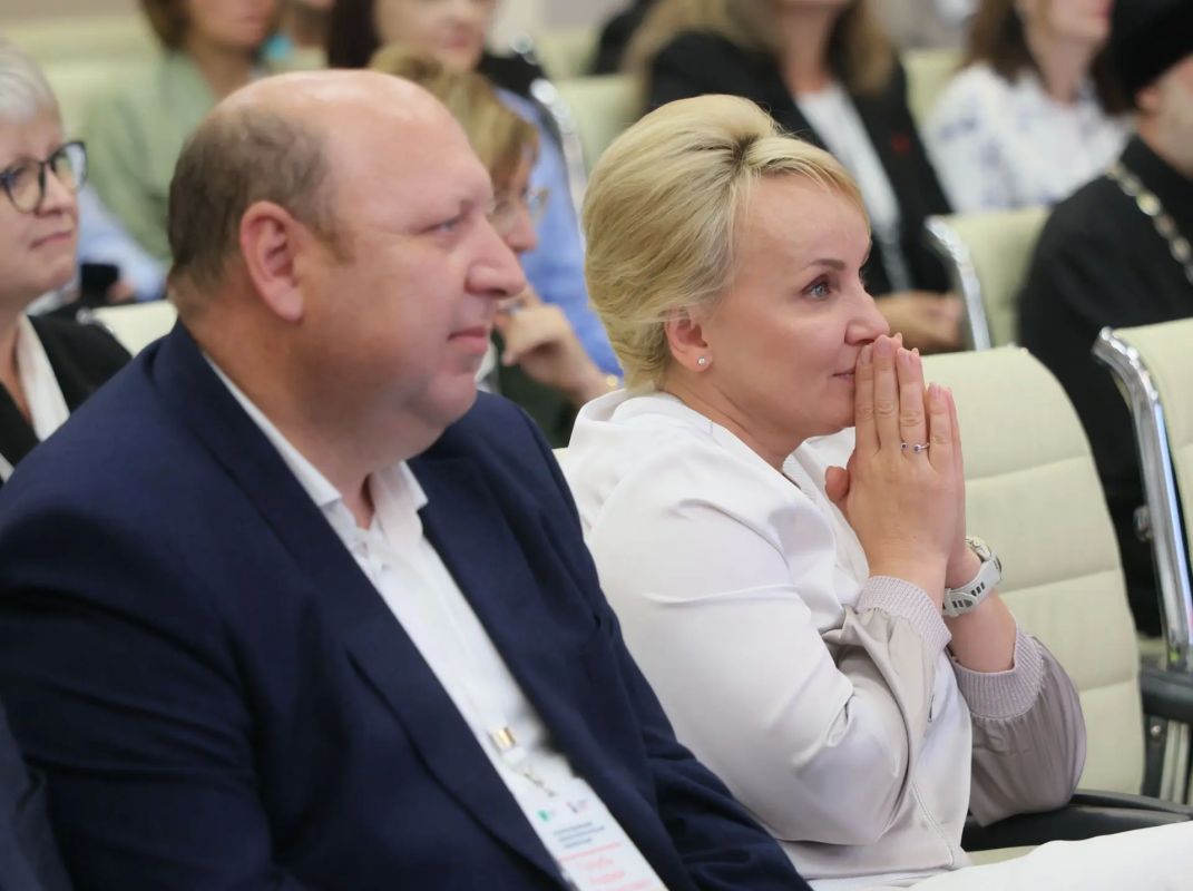 Мария Костюк: В Биробиджане состоялась Межрегиональная научно-практическая конференция «Институт семьи в ЕАО: диалог культур и сохранение традиций» Мария Костюк: В Биробиджане состоялась Межрегиональная научно-практическая конференция «Институт семьи в ЕАО: диалог культур и сохранение традиций»
