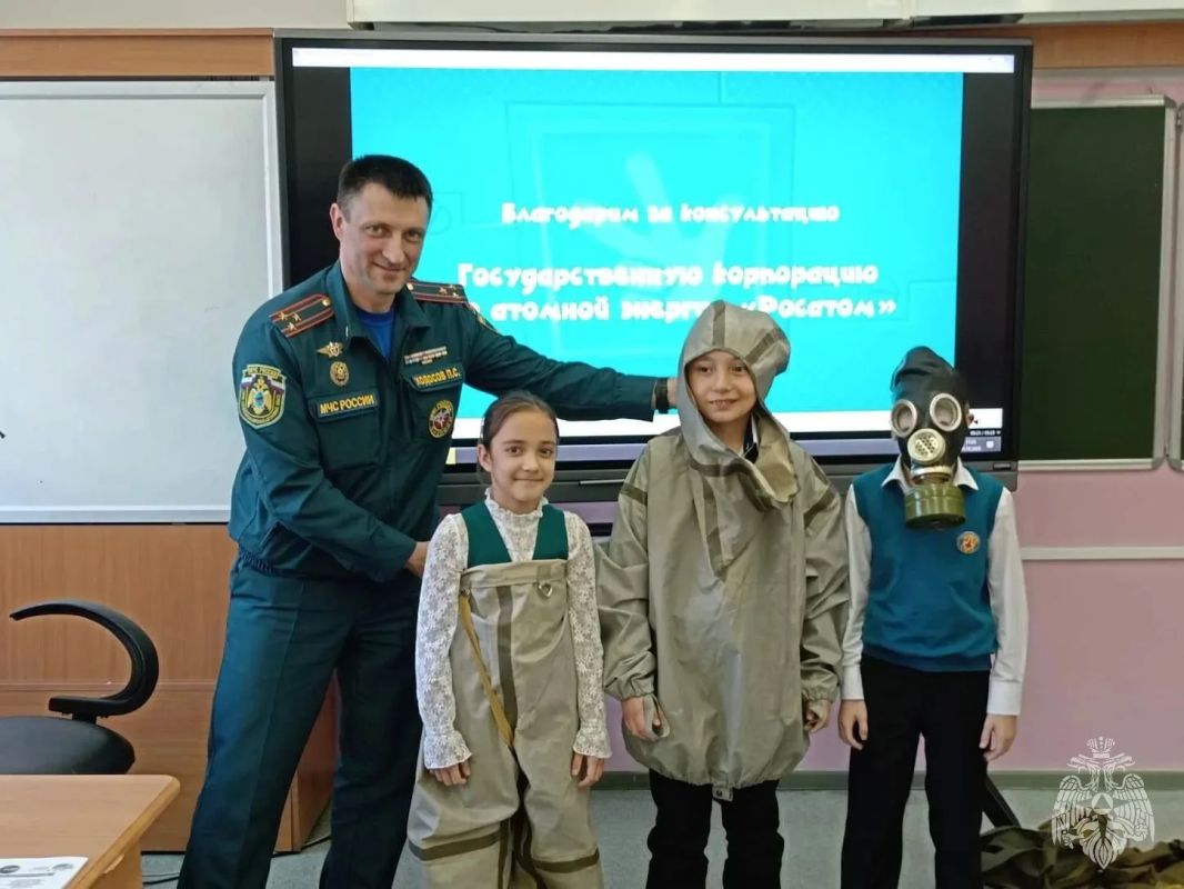 В школу - за знаниями. К нам - за безопасностью