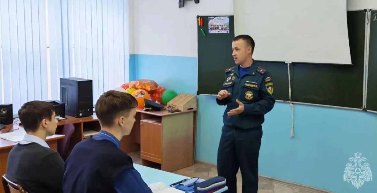 В школу - за знаниями. К нам - за безопасностью В школу - за знаниями. К нам - за безопасностью