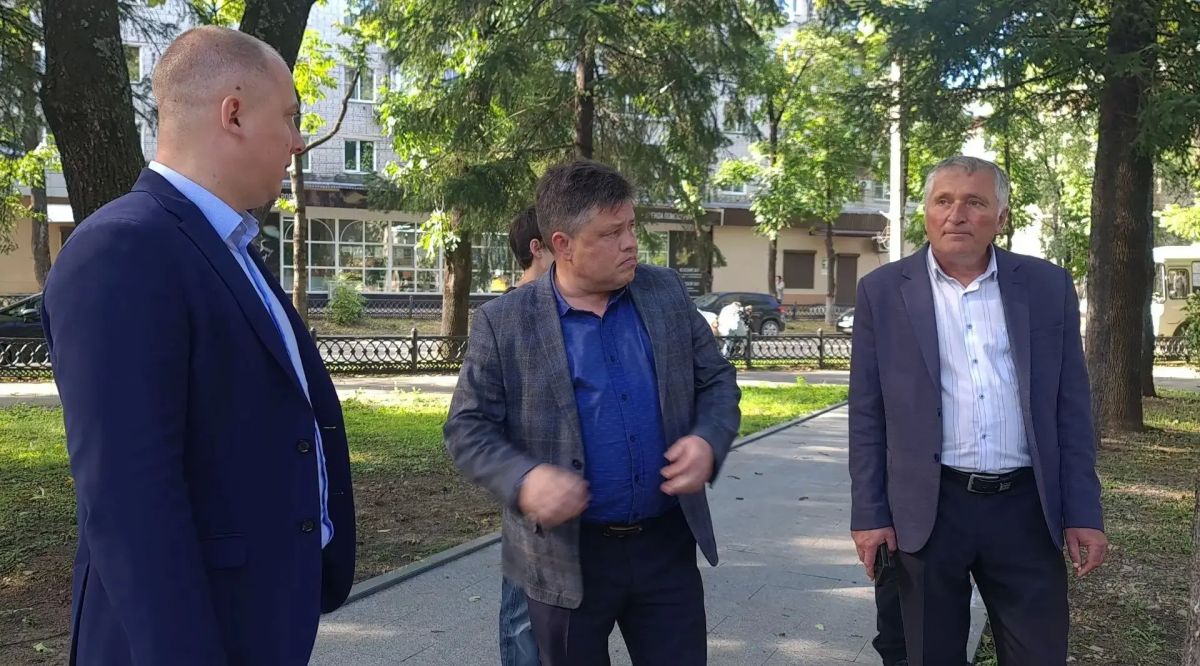 Продолжаем благоустраивать сквер Победы в Биробиджане Продолжаем благоустраивать сквер Победы в Биробиджане