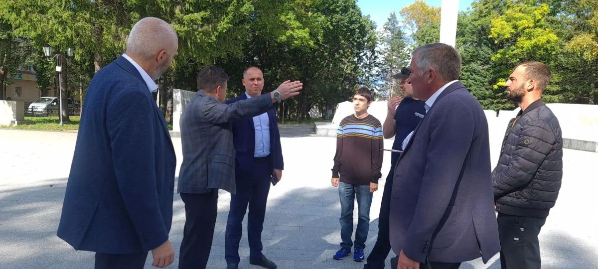 Продолжаем благоустраивать сквер Победы в Биробиджане