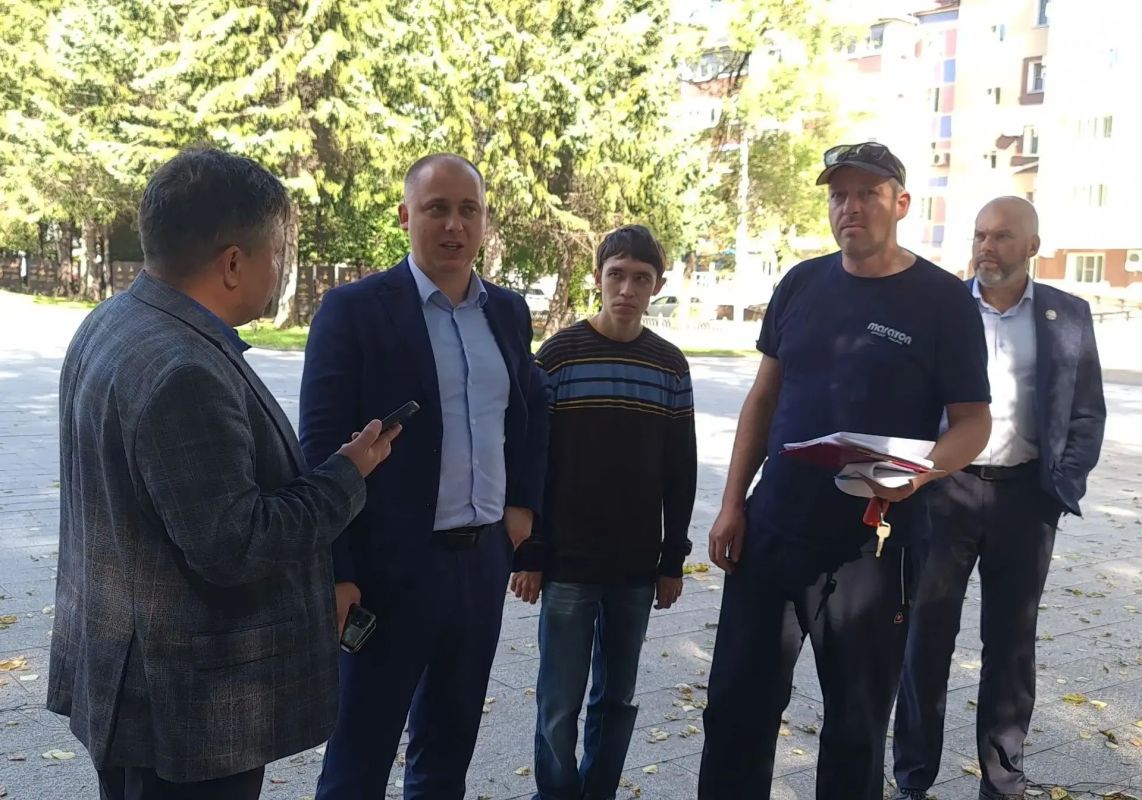 Продолжаем благоустраивать сквер Победы в Биробиджане Продолжаем благоустраивать сквер Победы в Биробиджане