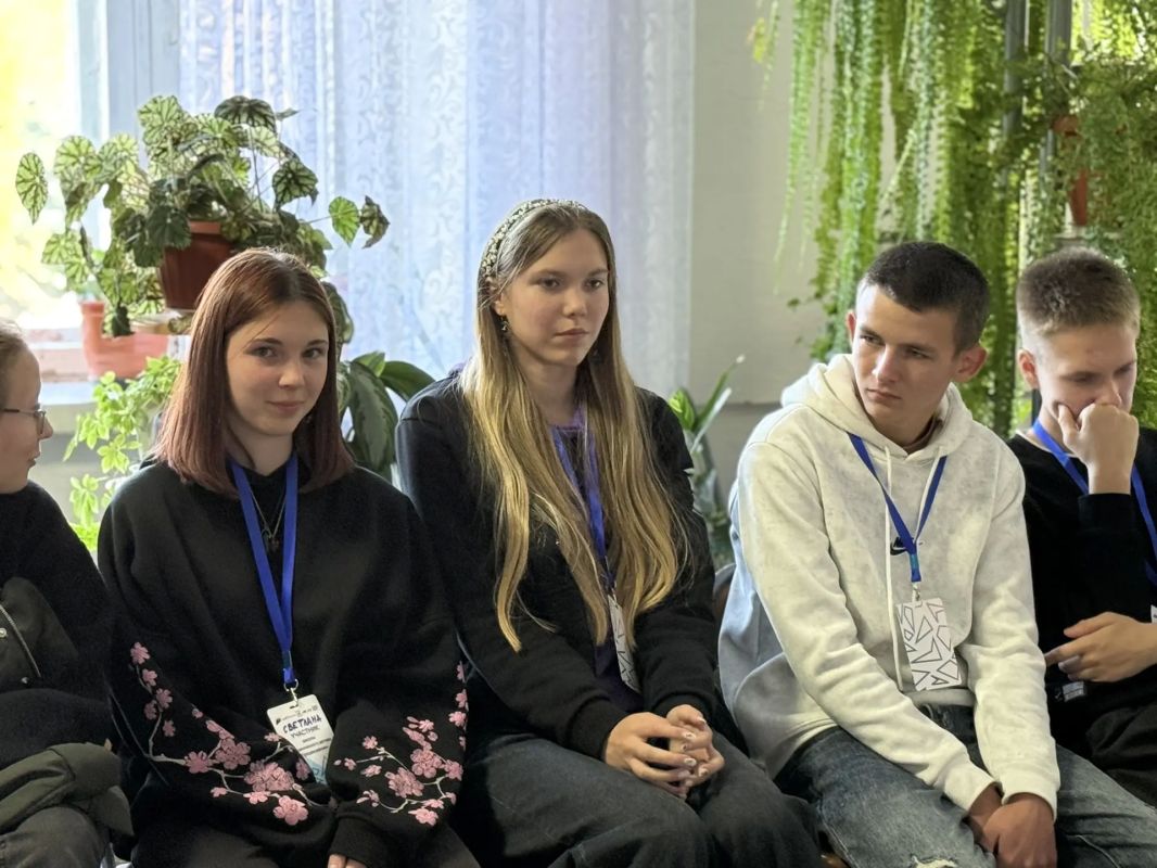 Развиваем навыки, учимся работать в команде и открываем новые возможности Развиваем навыки, учимся работать в команде и открываем новые возможности