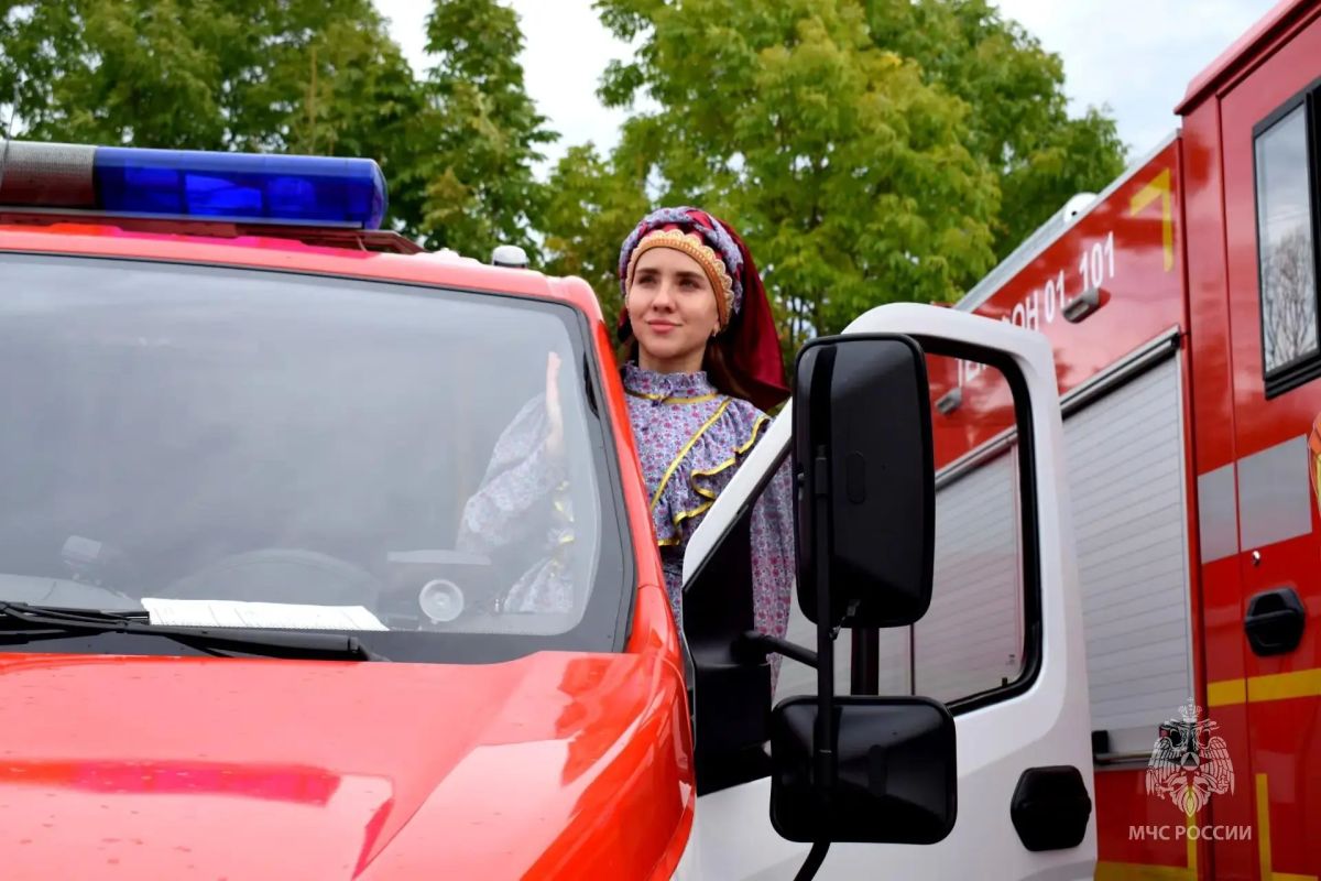 Сила в традициях. Коллектив Главного управления МЧС России по ЕАО присоединились к всероссийскому фотопроекту «В узорах народных - характер героев» и примерили казачьи, еврейские и русские народные костюмы Сила в традициях. Коллектив Главного управления МЧС России по ЕАО присоединились к всероссийскому фотопроекту «В узорах народных - характер героев» и примерили казачьи, еврейские и русские народные костюмы