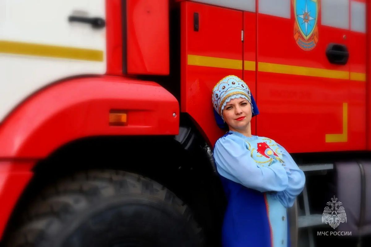 Сила в традициях. Коллектив Главного управления МЧС России по ЕАО присоединились к всероссийскому фотопроекту «В узорах народных - характер героев» и примерили казачьи, еврейские и русские народные костюмы Сила в традициях. Коллектив Главного управления МЧС России по ЕАО присоединились к всероссийскому фотопроекту «В узорах народных - характер героев» и примерили казачьи, еврейские и русские народные костюмы