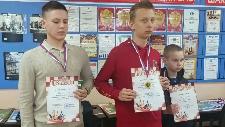 В Биробиджане определили сильнейших шахматистов в блиц-турнире В Биробиджане определили сильнейших шахматистов в блиц-турнире