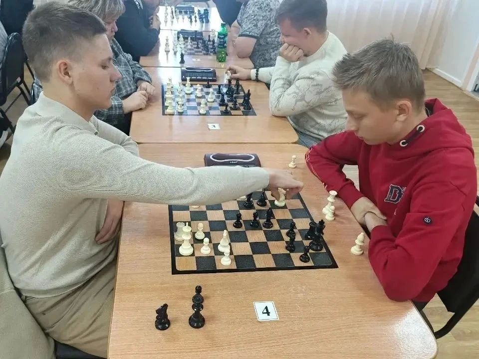 В Биробиджане определили сильнейших шахматистов в блиц-турнире В Биробиджане определили сильнейших шахматистов в блиц-турнире