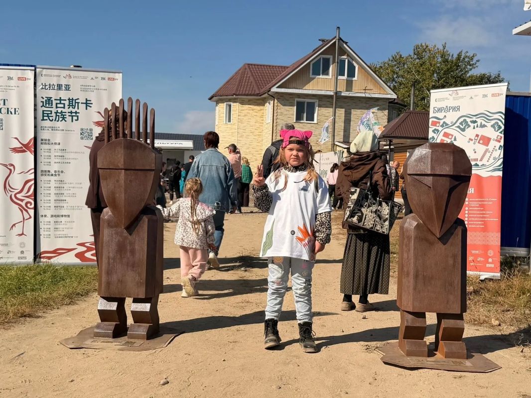 Более 1000 человек познакомились с древними артефактами Приамурья на IV Этнофесте «Бирария» Более 1000 человек познакомились с древними артефактами Приамурья на IV Этнофесте «Бирария»