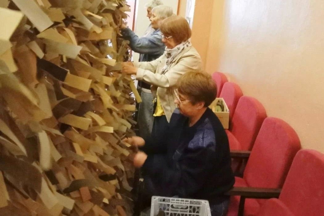 Волонтёры изготовили 850 маскировочных сетей в с. Дубовое ЕАО Волонтёры изготовили 850 маскировочных сетей в с. Дубовое ЕАО