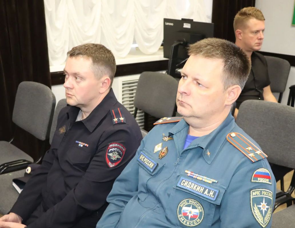 Сегодня, 1 октября 2026 года, под председательством прокурора Еврейской автономной области Дмитрия Седых состоялось межведомственное совещание, на котором обсуждены вопросы состояния законности при подготовке региона к... Сегодня, 1 октября 2026 года, под председательством прокурора Еврейской автономной области Дмитрия Седых состоялось межведомственное совещание, на котором обсуждены вопросы состояния законности при подготовке региона к...