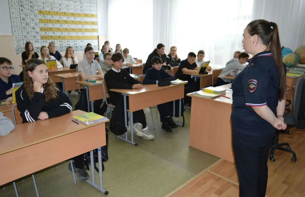 Полицейские провели акцию «Защитники Отечества» Полицейские провели акцию «Защитники Отечества»