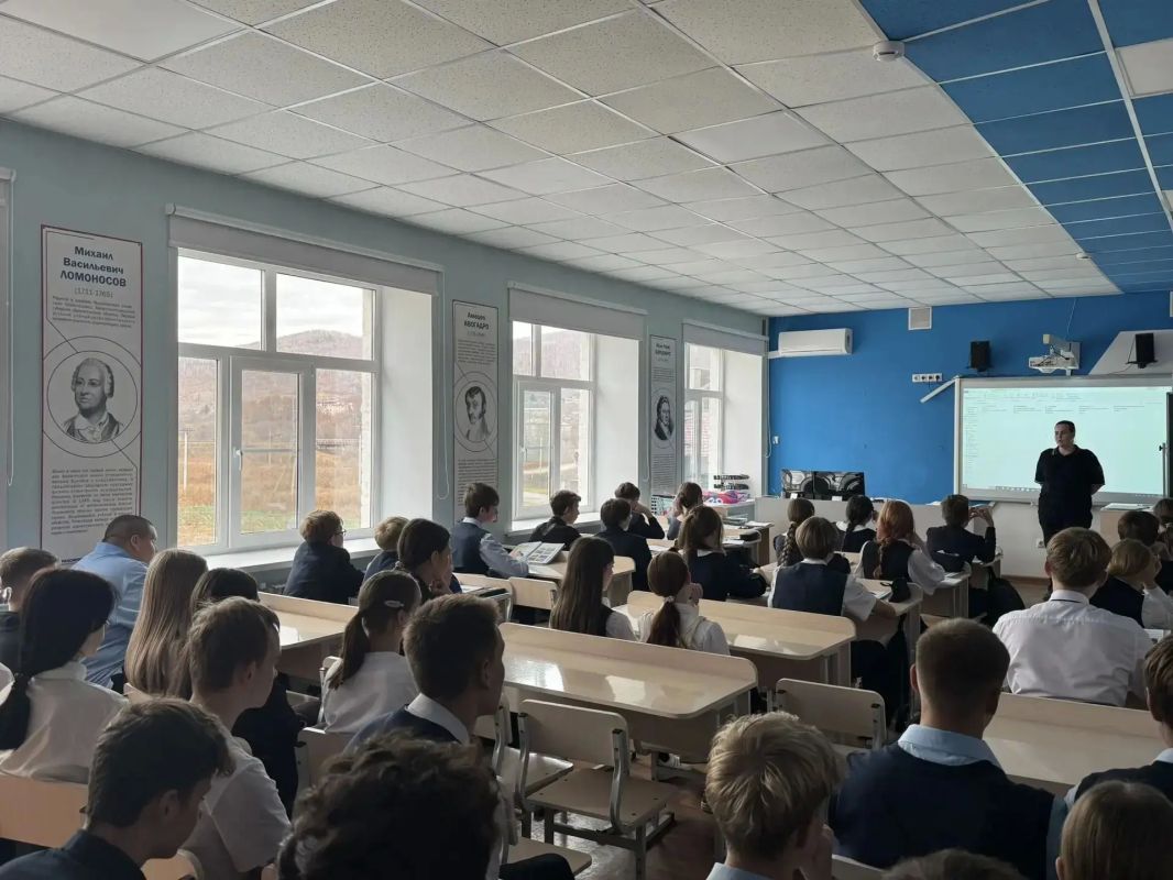 Полицейские провели акцию «Защитники Отечества» Полицейские провели акцию «Защитники Отечества»