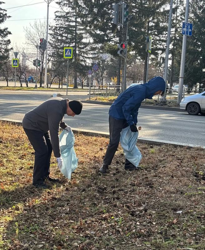 Сотрудники департамента цифрового развития и связи ЕАО приняли участие в общегородском субботнике Сотрудники департамента цифрового развития и связи ЕАО приняли участие в общегородском субботнике