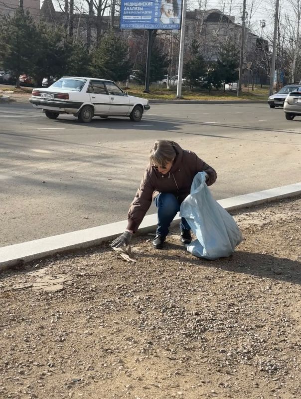 Сотрудники департамента цифрового развития и связи ЕАО приняли участие в общегородском субботнике Сотрудники департамента цифрового развития и связи ЕАО приняли участие в общегородском субботнике