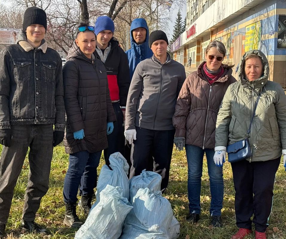 Сотрудники департамента цифрового развития и связи ЕАО приняли участие в общегородском субботнике Сотрудники департамента цифрового развития и связи ЕАО приняли участие в общегородском субботнике