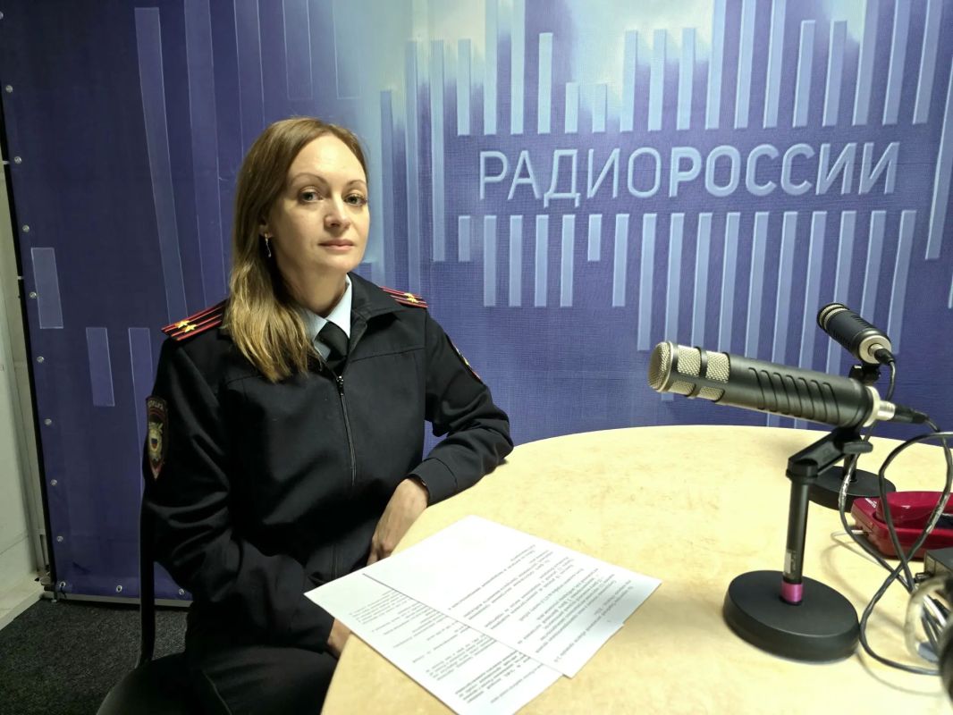 В эфире Радио России Биробиджан состоялось выступление врио начальника Управления по вопросам миграции МВД России по Еврейской автономной области подполковника полиции Марии Ефремовой