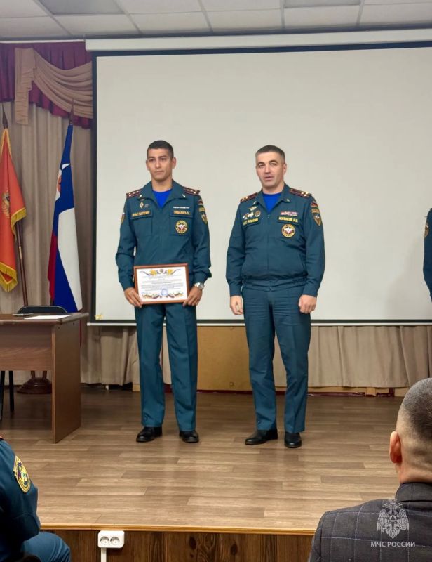 Утро пятницы в #МЧСЕАО началось с благодарностей за проделанную работу Утро пятницы в #МЧСЕАО началось с благодарностей за проделанную работу