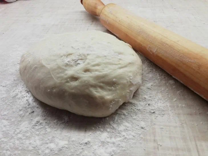 Рецепт простого и вкусного пирога для тех, кому надоела шарлотка: хозяйкам на заметку