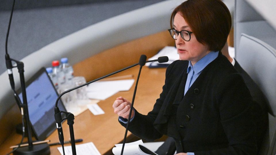 ЦБ снижает ставку: как это повлияет на ваши сбережения в банках?