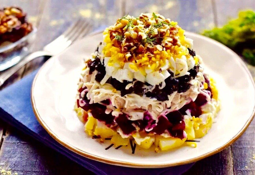 Откройте новые горизонты: шедевры салатов, которые следует попробовать