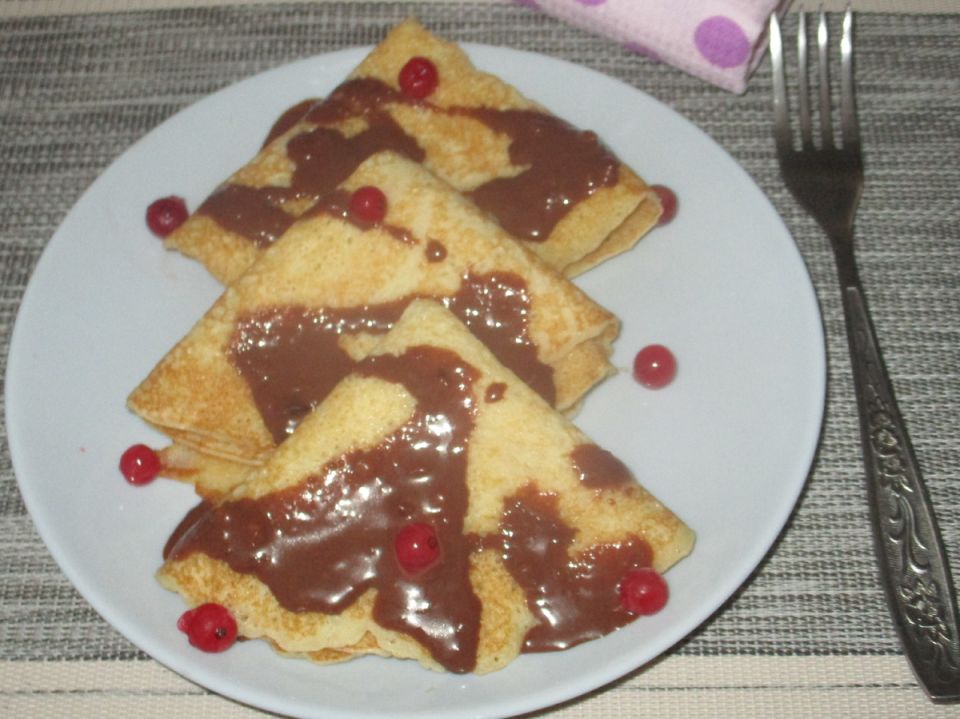 Нежные блины на сметане: идеальный завтрак с шоколадной пастой