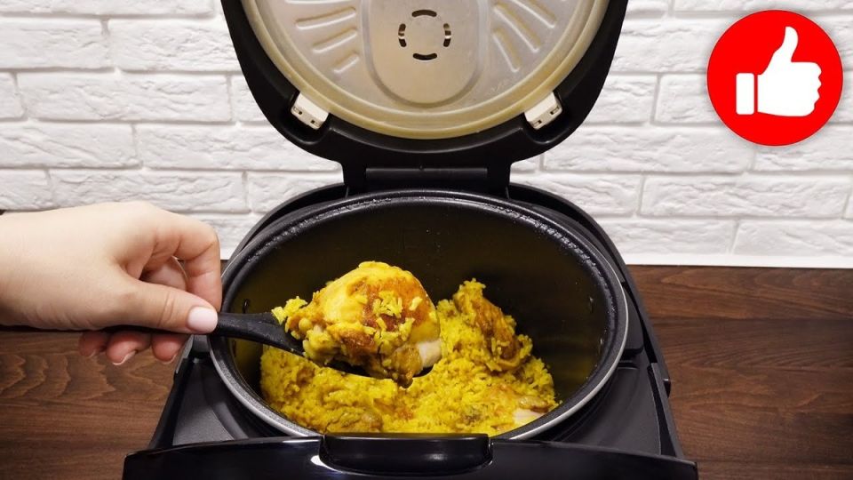 Простой и вкусный обед: рис с куриными бедрышками в мультиварке