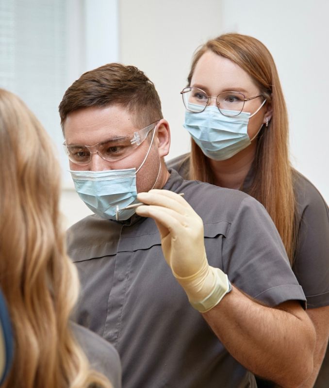 Развенчиваем мифы: что стоит знать о профессиональной чистке и отбеливании зубов