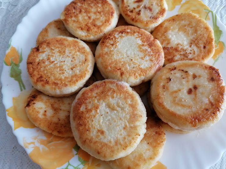 Секреты идеальных сырников: качественный творог — залог успеха