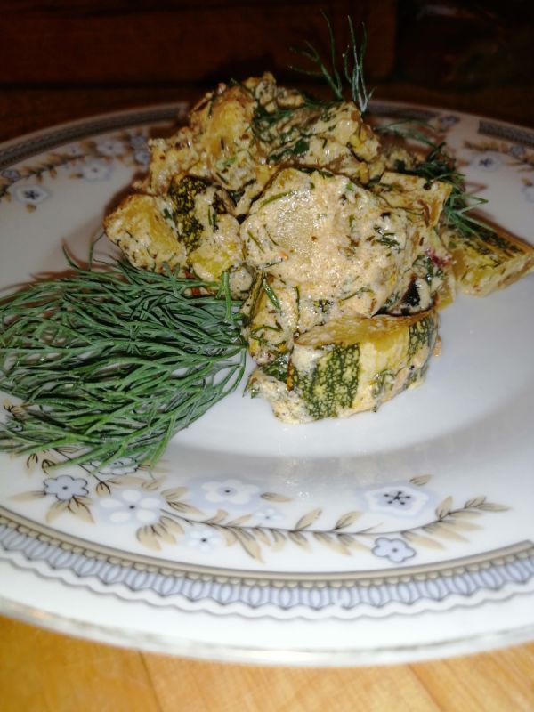 Кабачки в сметанно-чесночном соусе: быстрое и вкусное осеннее наслаждение