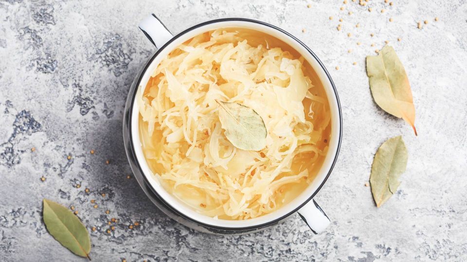 Эти специи сделают квашеную капусту в десятки раз вкуснее: просто добавьте их в банку