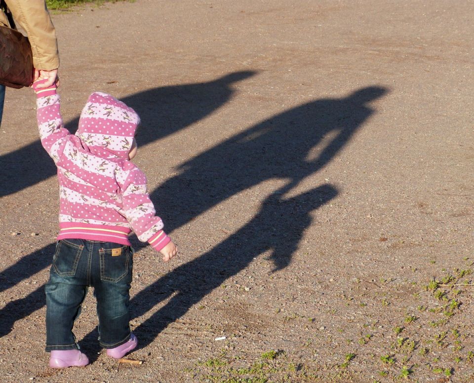 Новые штрафы за препятствование общению детей с родственниками: что ждет родителей?