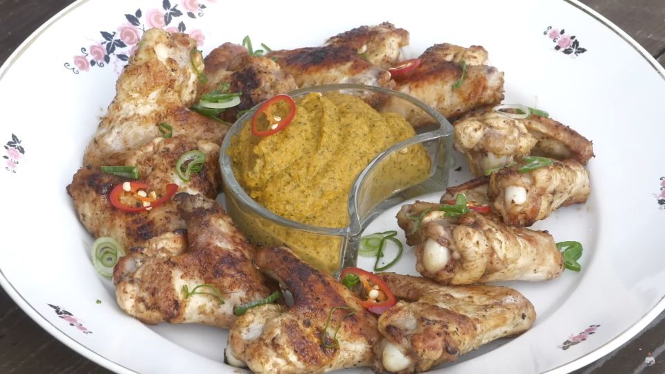 Соус для курицы с «хрустинкой»: рецепт от шефа Василия Емельяненко