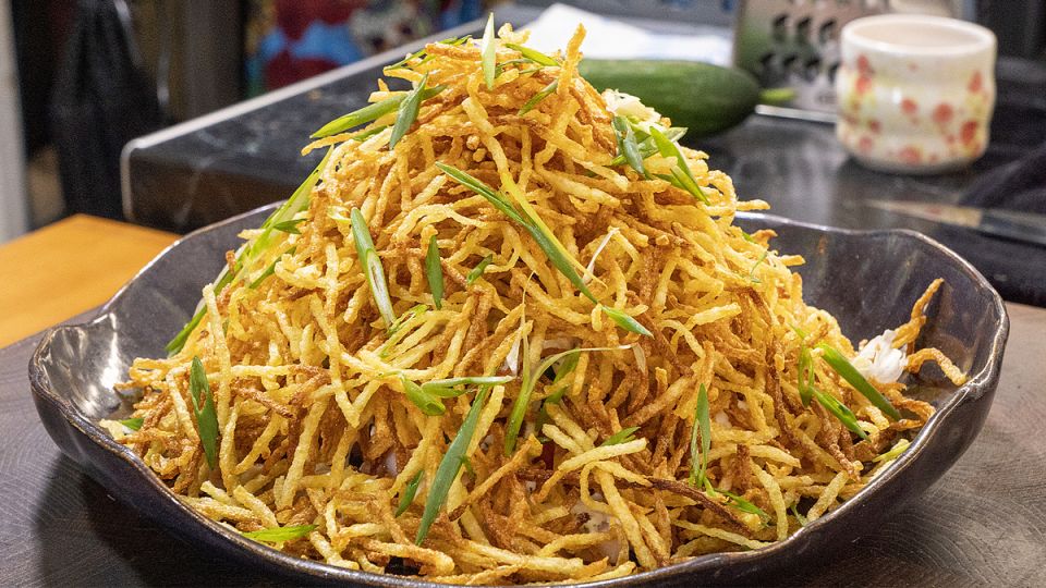 Салат Муравейник: как удивить гостей на празднике