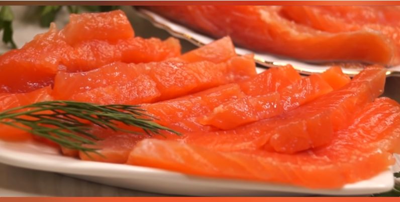 Простой и вкусный рецепт засолки красной рыбы, который стоит попробовать