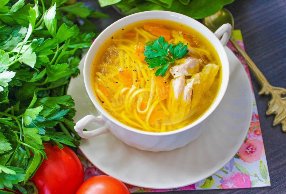 Секреты идеального куриного бульона: простые советы для насыщенного вкуса