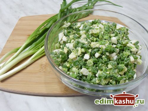 Вкусная начинка для пирожков: зеленый лук и яйца