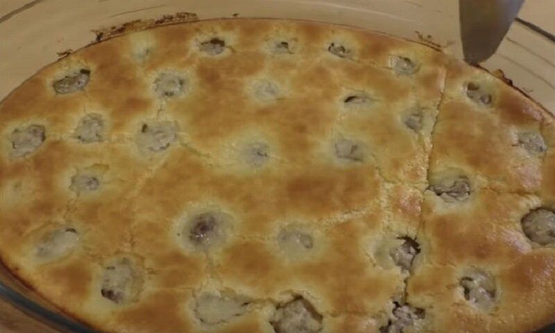 Простой и аппетитный мясной пирог из фрикаделек